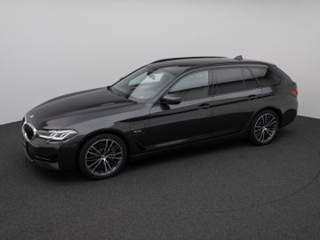Fahrzeugabbildung BMW 530e Panorama Kamera Laser HUD DAB H/K ACC AHK
