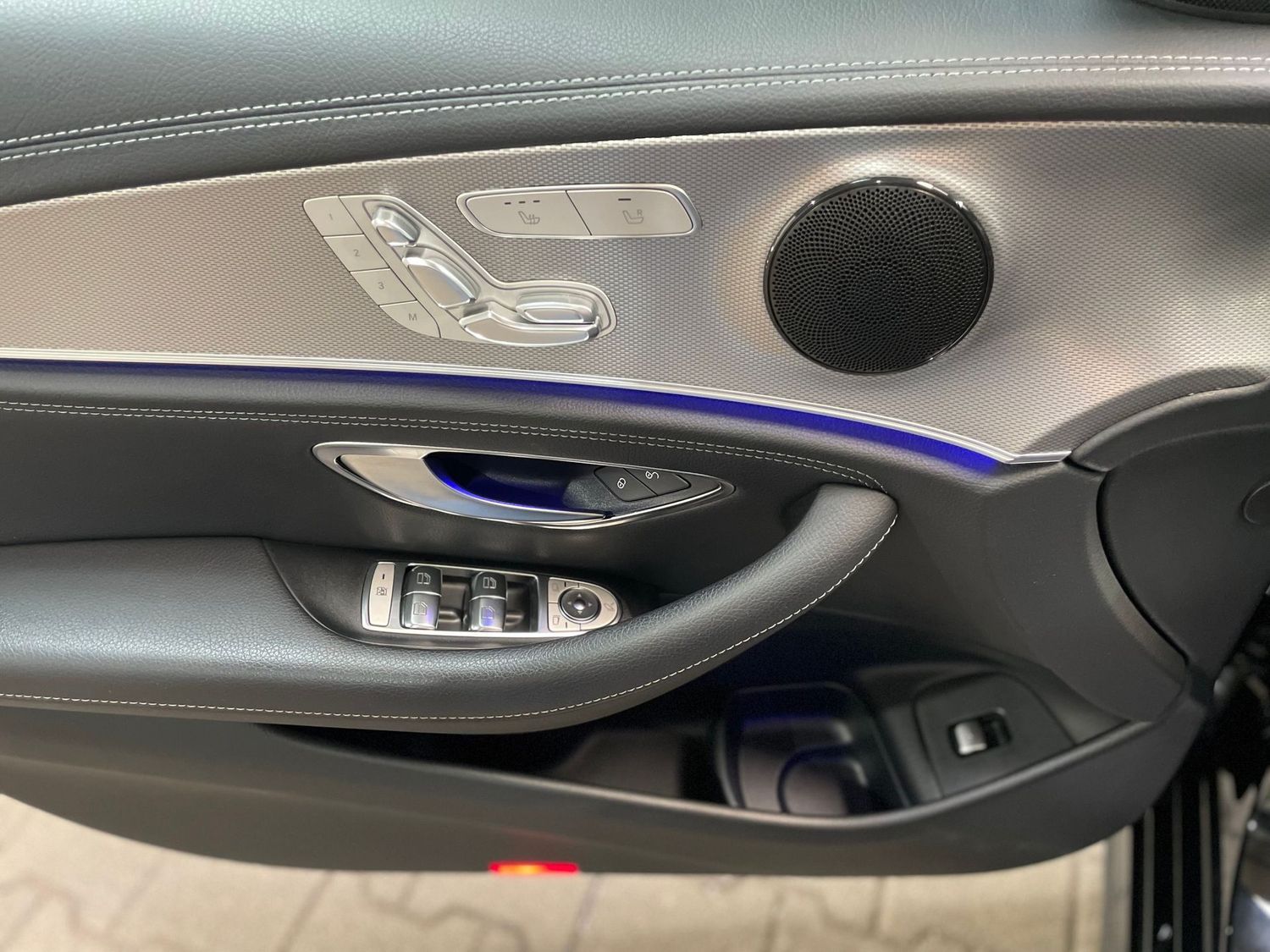 Fahrzeugabbildung Mercedes-Benz E 300 d AMG#Memory#Luft#360°#Alcantara#LED#ACC#S