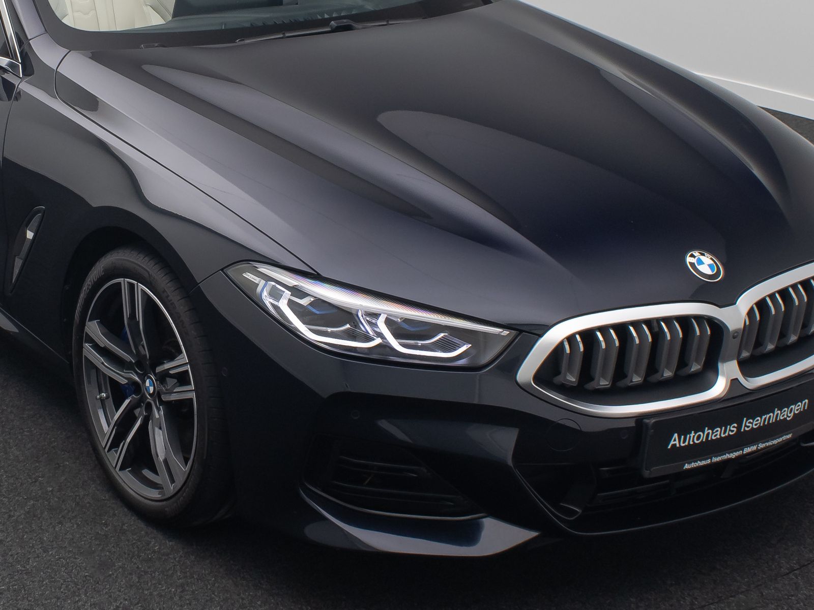 Fahrzeugabbildung BMW 840i xD Individual B&W SoftCl Laser 360°HUD Voll