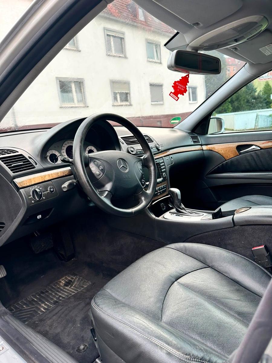 Mercedes-Benz E350 2005 — photo 11