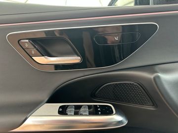 Mercedes E 220 - 12