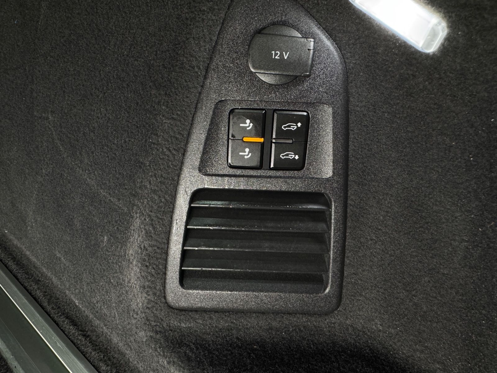 Fahrzeugabbildung Volkswagen Touareg 4.0 TDI V8 Atmosphere 4Motion|R-LINE|AHK