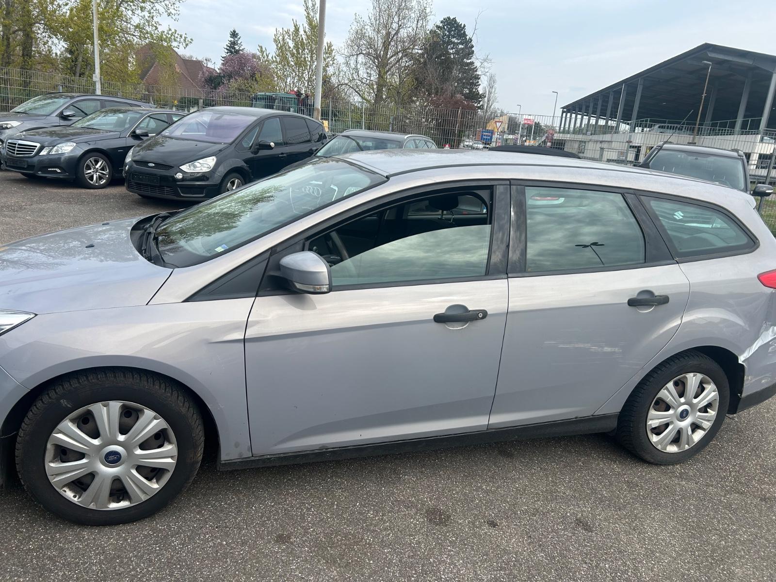 Ford Focus 2013 — interior