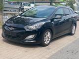 Hyundai i30 CW 1.6 CRDi 81kW Trend Trend - Hyundai i30 aus 2012 mit Diesel-Antrieb: Kombi