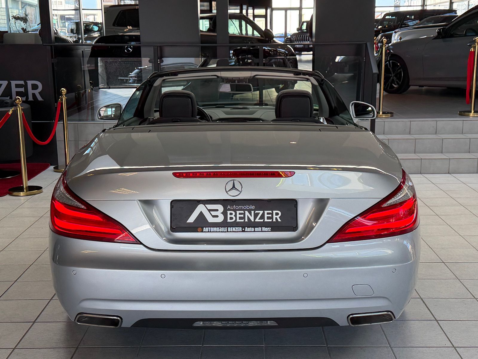 Fahrzeugabbildung Mercedes-Benz SL 350 /AMG/HARMAN-KARDON/MEMORY/T-WINKEL