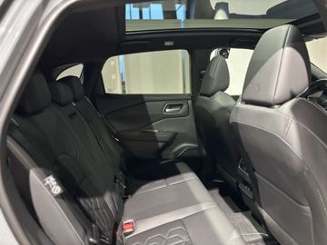 Fotografie 7 des Nissan Qashqai 1.3 DIG-T 4x4 MHEV Xtronic Tekna Pano Bo