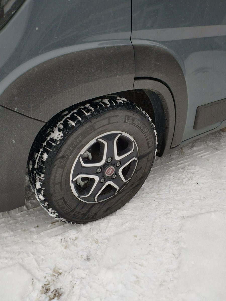 Fahrzeugabbildung Eura Mobil Van V 635 HB Captain-Chair-Sitze, Skyroof, RFK