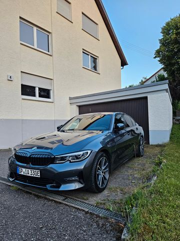 BMW  330e Sport Line