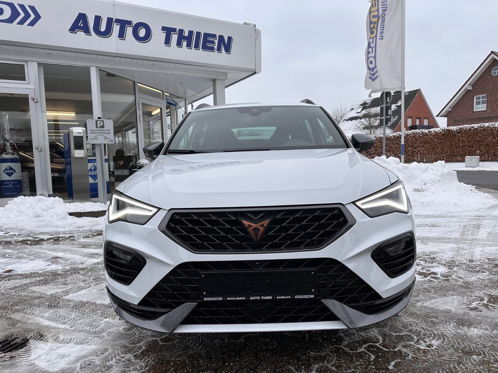 Fahrzeugabbildung CUPRA Ateca 1.5 TSI DSG ACC/Navi/SHZG/eHeck/LED/Travel