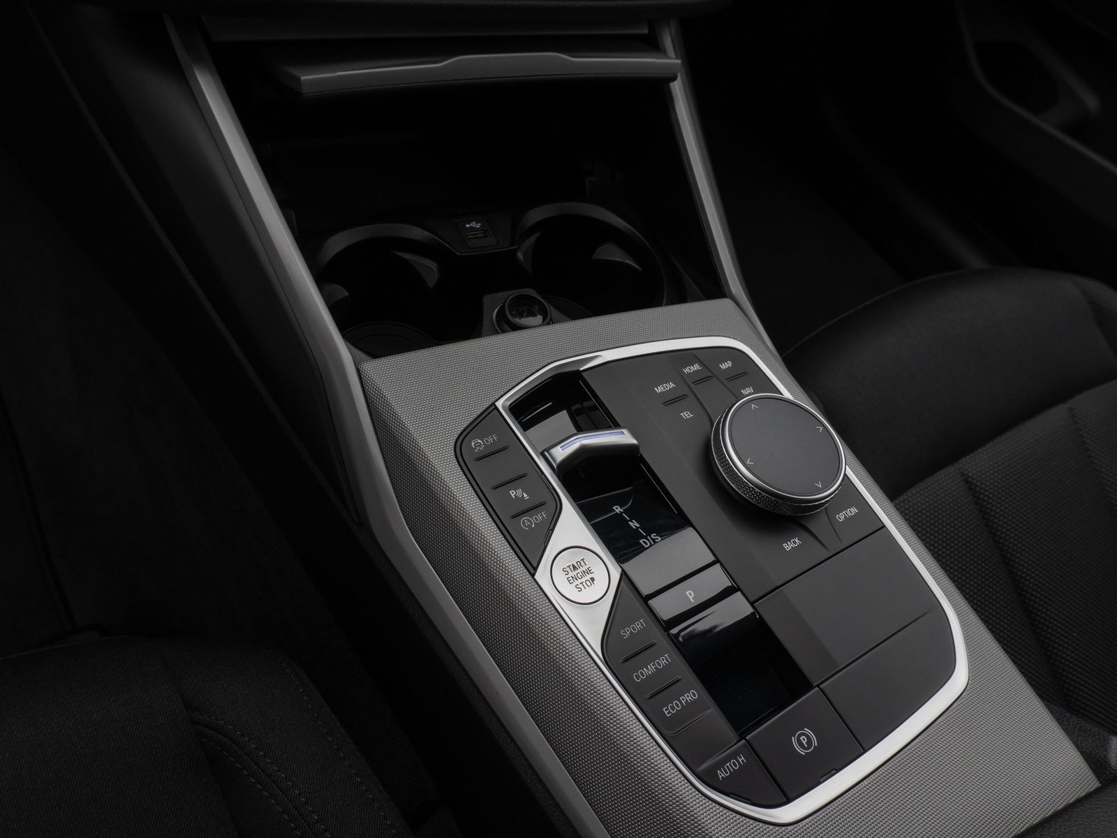 Fahrzeugabbildung BMW 318i DAB CockPit+ PDC Geschwindigkeitsreg LED