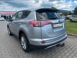 Toyota RAV 4 RAV4 Team D - Toyota RAV 4 mit Benzin-Antrieb: Scheckheftgepflegt