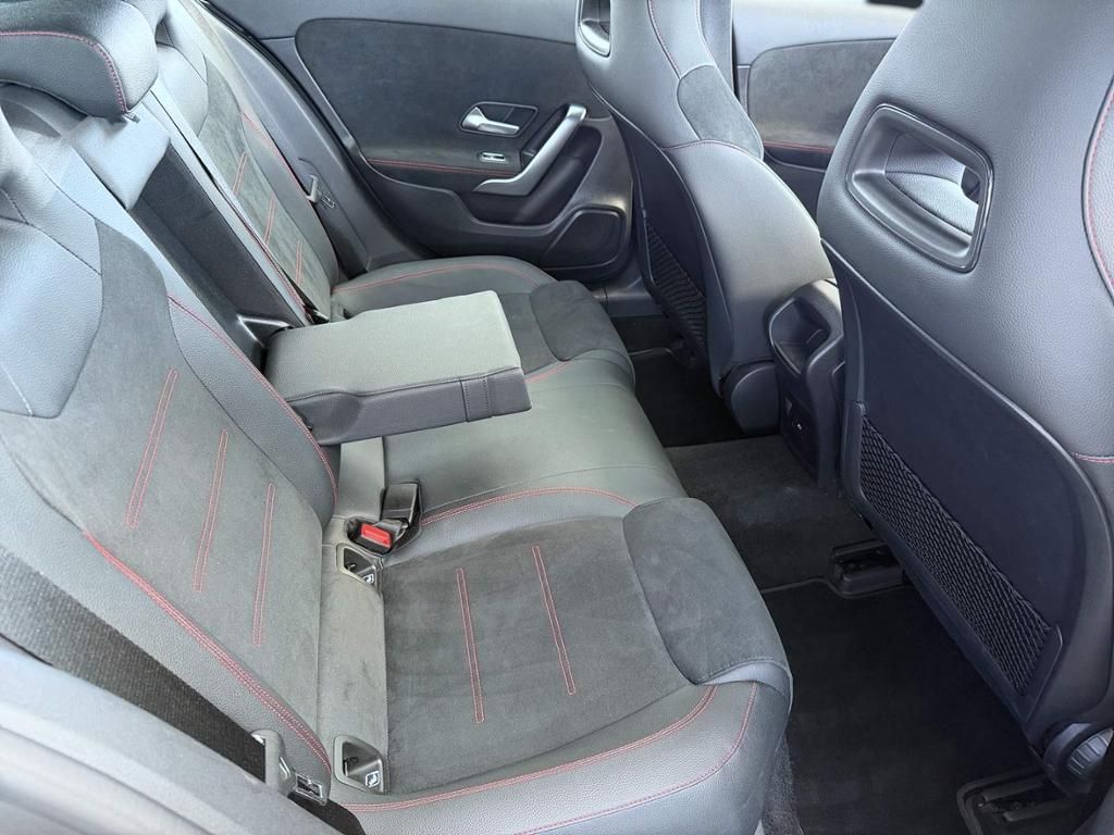 Mercedes-Benz A 200 d AMG Pano KEYLESS CarPlay Ambienteb foto 4