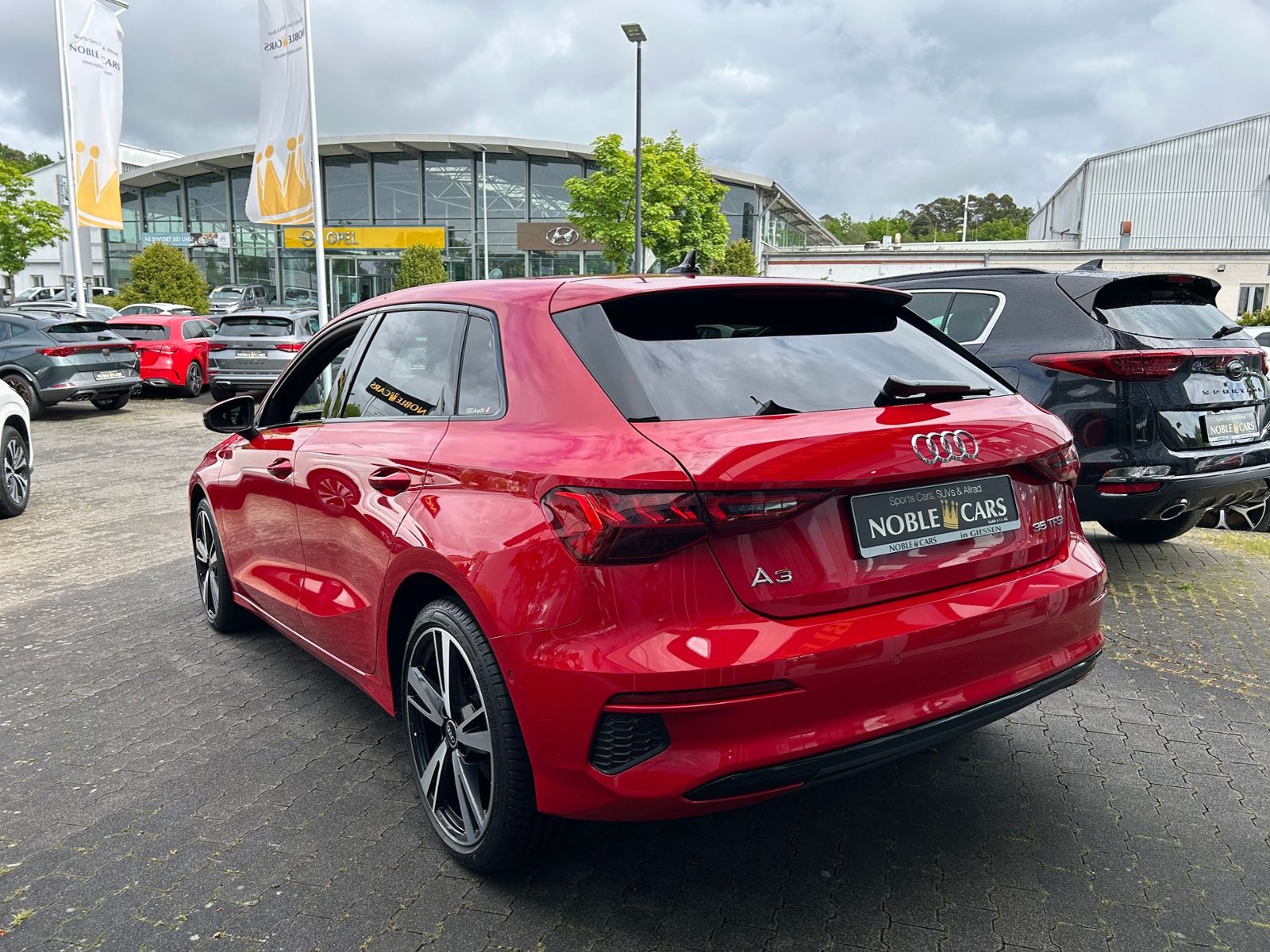 Fahrzeugabbildung Audi A3 Sportback  35 TFSI S line AHK LED NAVI