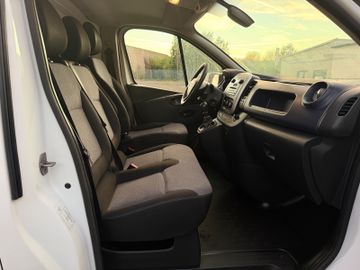 Opel Vivaro - 11