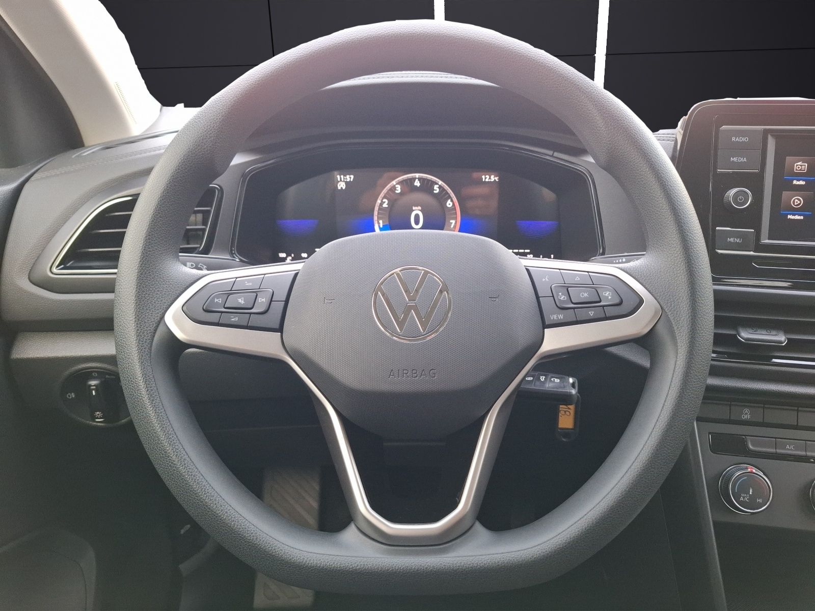 Fahrzeugabbildung Volkswagen T-Roc TSI LED AID Park-Assist SH