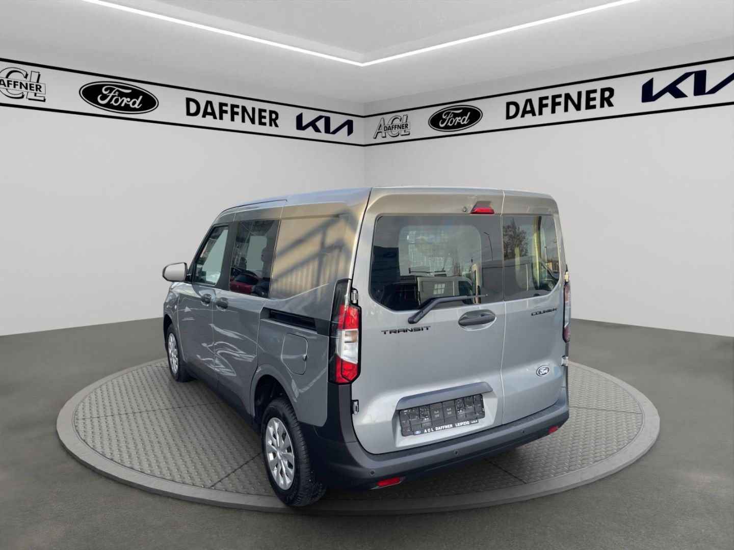 Fahrzeugabbildung Ford Transit Courier Trend Doppelkabine DAB LenkradH