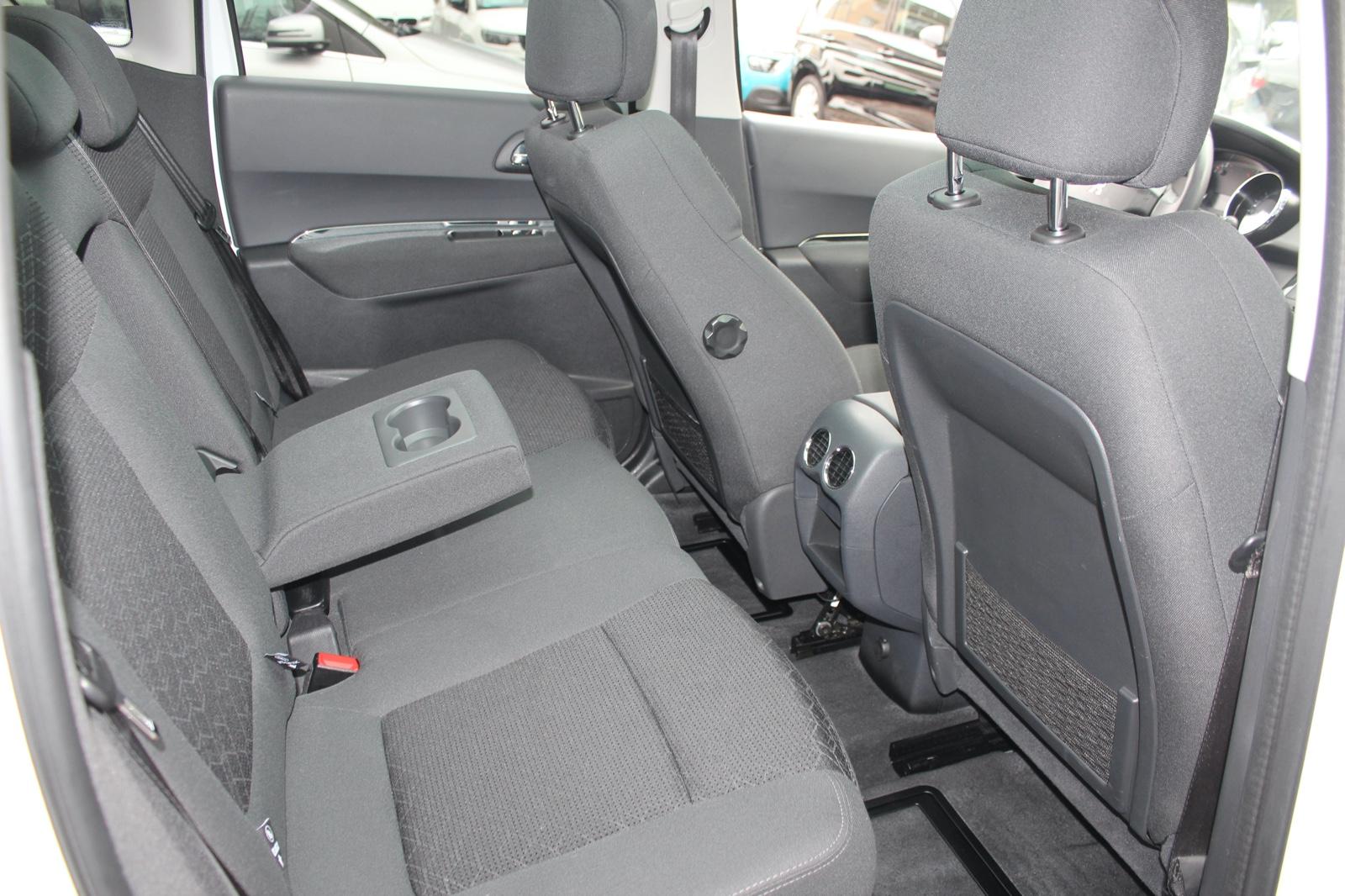 Peugeot 3008 ACTIVE AUTOMATIK KLIMA PANORAMA PDC