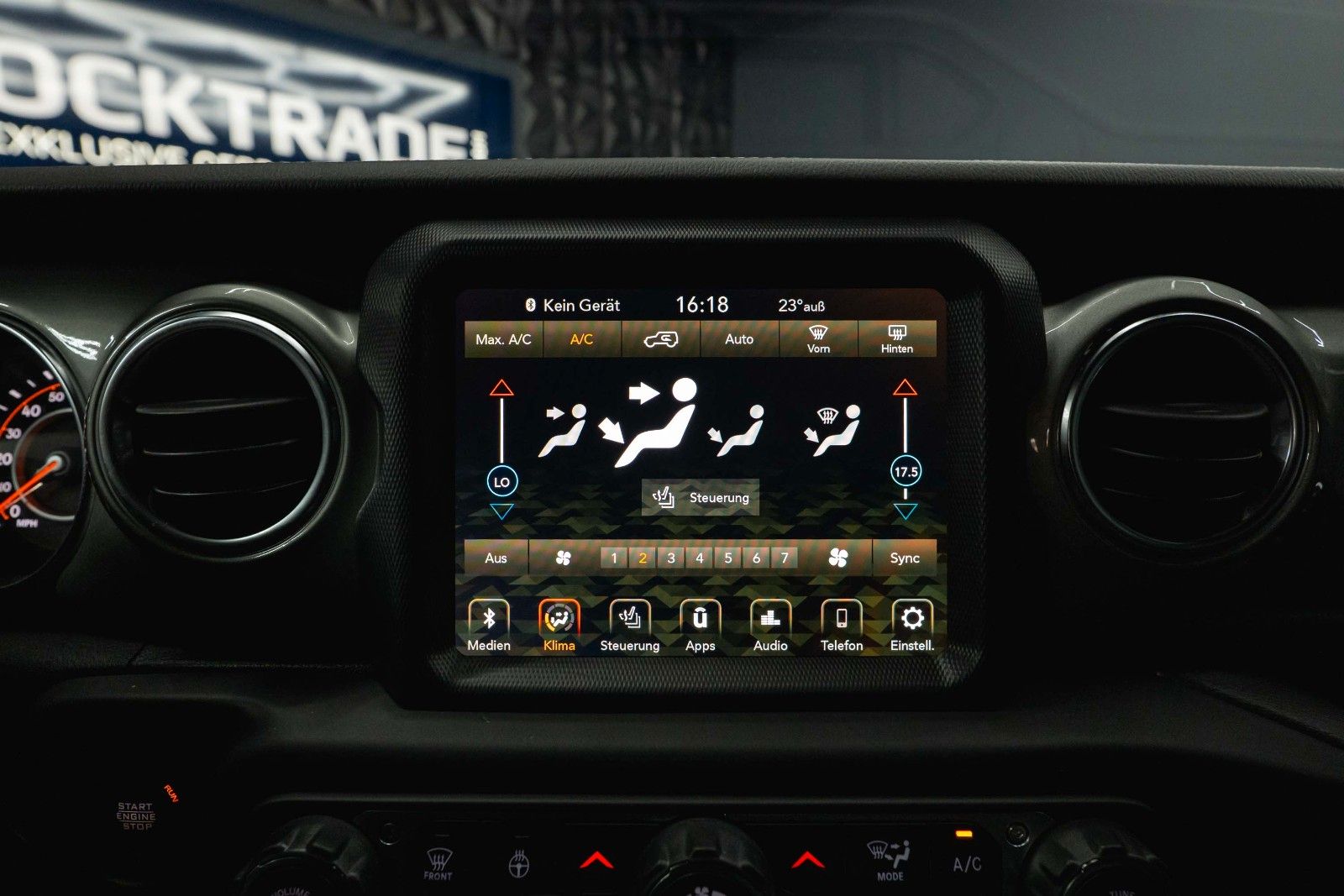 Fahrzeugabbildung Jeep Wrangler 2.0 T UNLIMITED SAHARA OFFROAD 4x4 LED