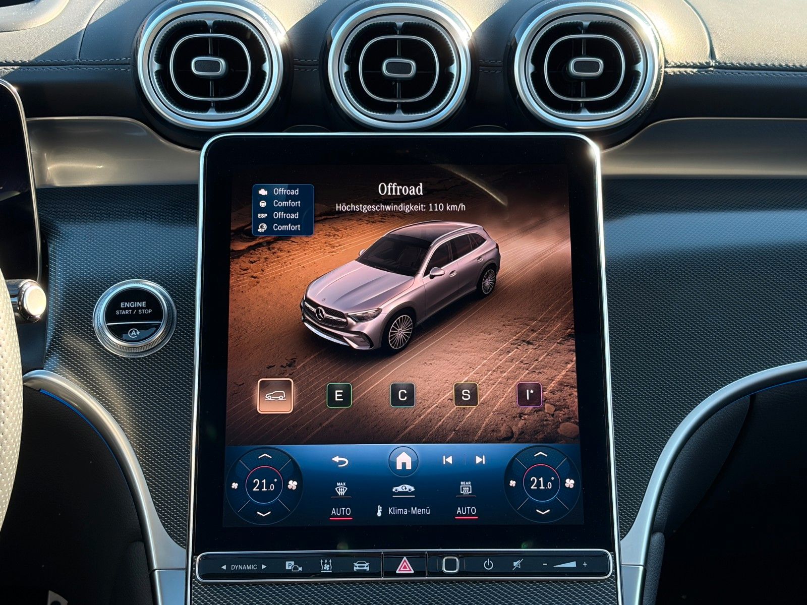 Fahrzeugabbildung Mercedes-Benz GLC 200 4M AMG + Pano Standhzg Burmester ACC AHK