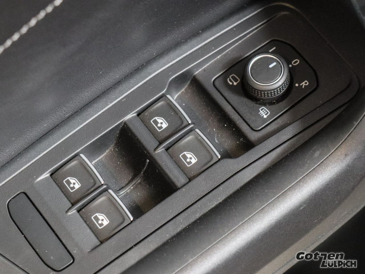 Fahrzeugabbildung Volkswagen T-Roc Cabriolet Style 1,5TSI DSG Navi PDC LED