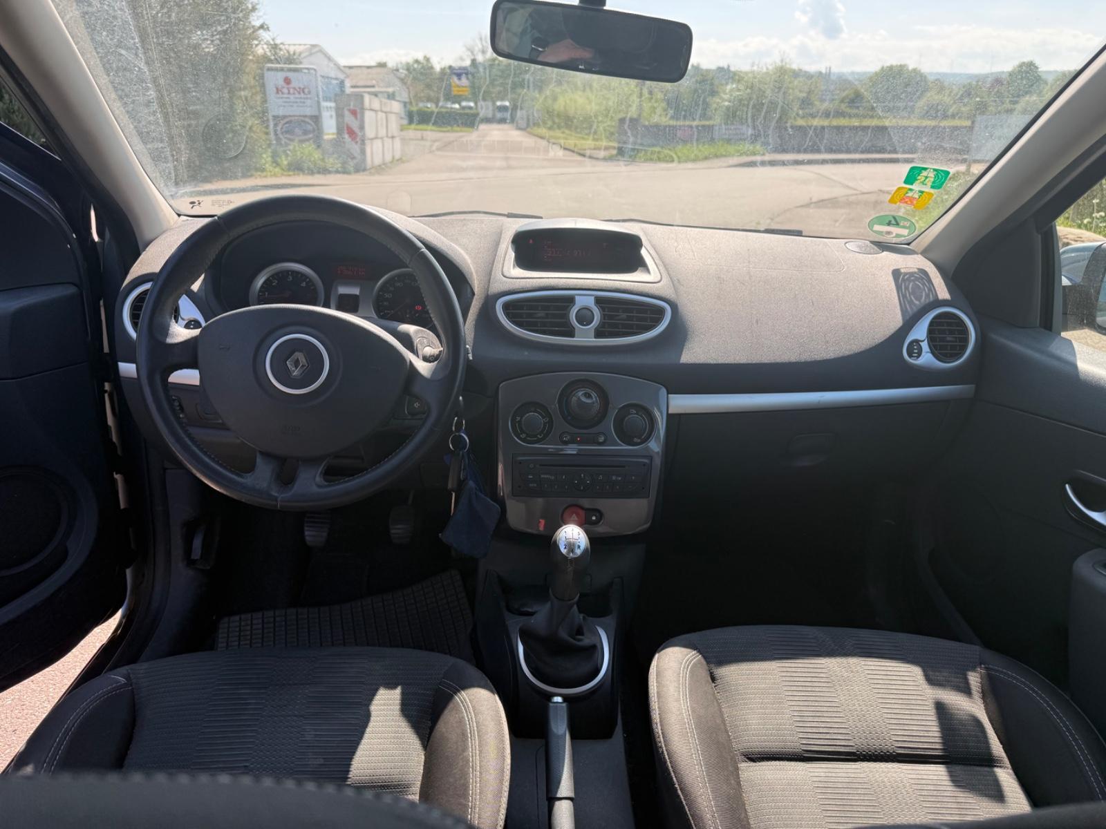 Renault Clio 2011 — photo 10
