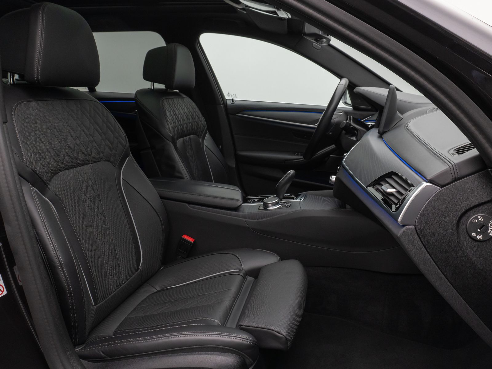 Fahrzeugabbildung BMW 540d xD LuxuryLine Panorama Laser Kamera HUD H/K