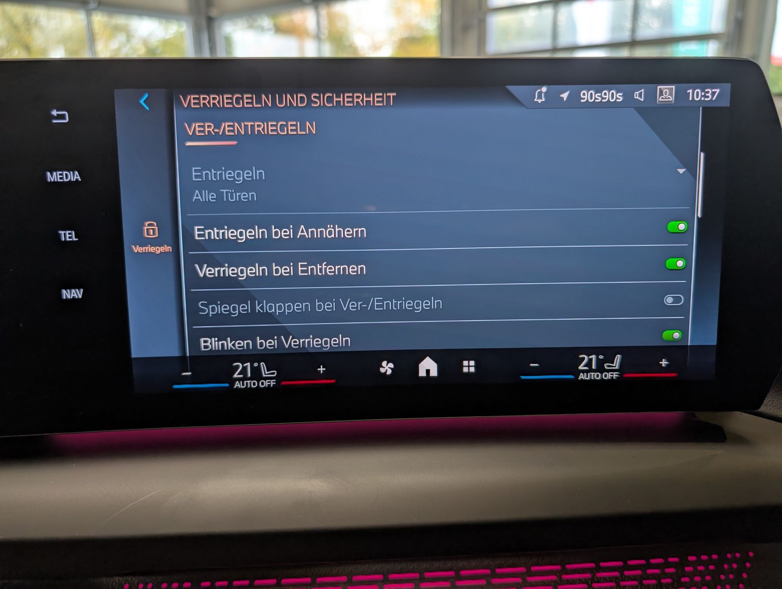 Fahrzeugabbildung BMW 118 d M-Sport Premium Shadow Cam Pano Alcan 18"