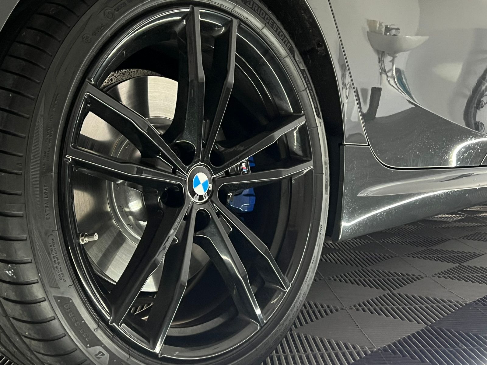 Fahrzeugabbildung BMW 330 i M SPORT PAKET/AMBI/LASER/DRAVITGRAU/DE FZG