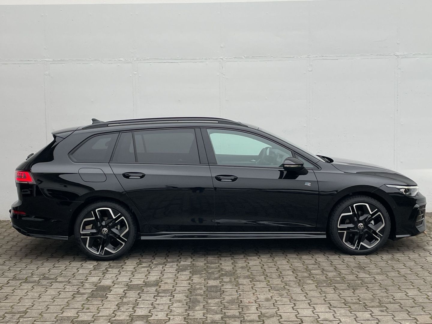 Golf Variant VIII R-Line 1.5 eTSI DSG AHK/Pano/H