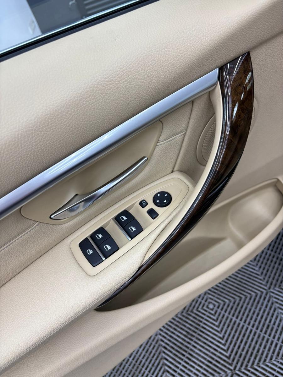 BMW 330 i xDrive Touring Luxury Line – 252 ch – HUD – Cuir – LED adaptatifs – Caméra – Navi Pro