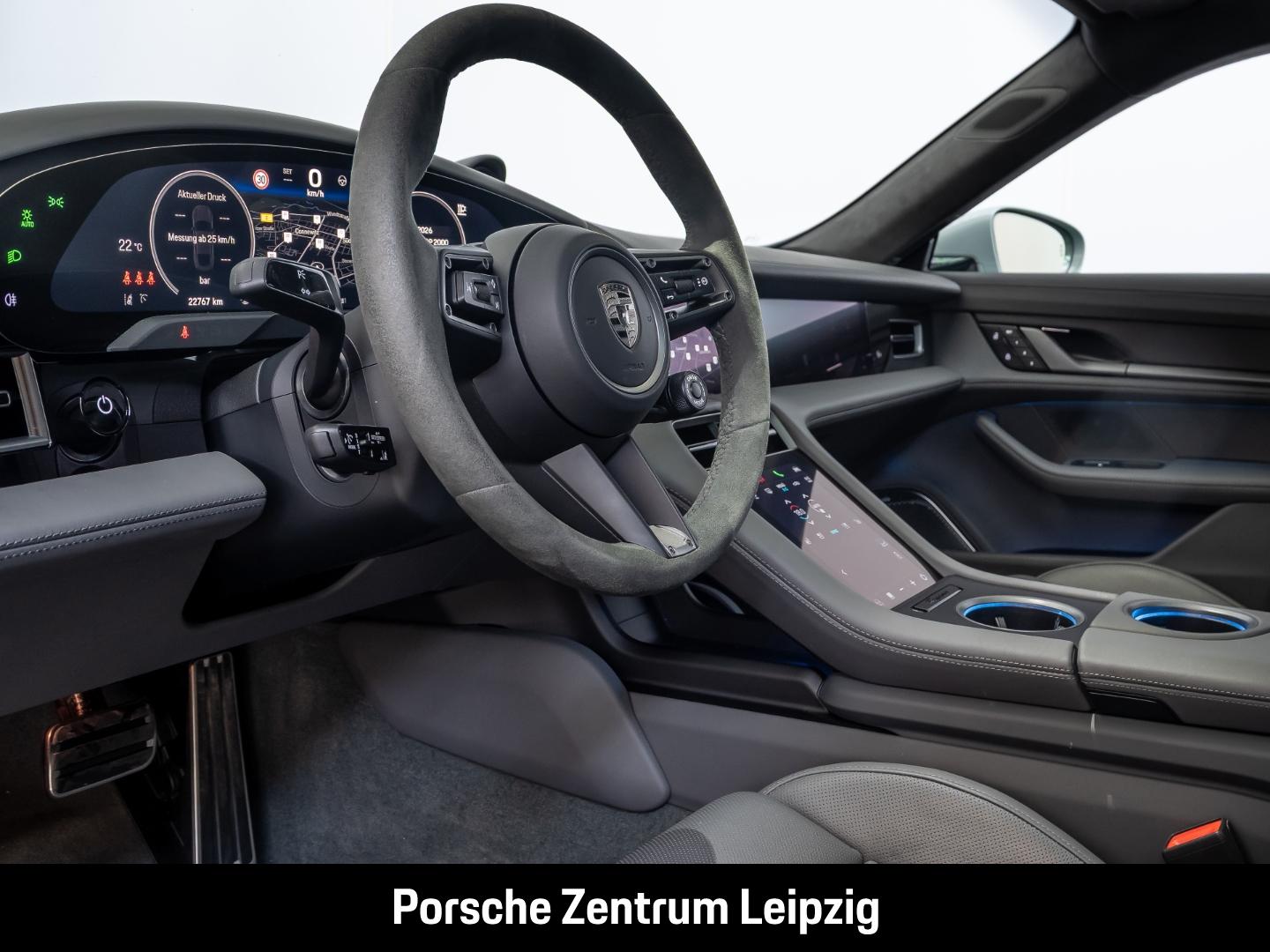 Porsche Taycan Turbo Burmester ActiveRide Nachtsicht