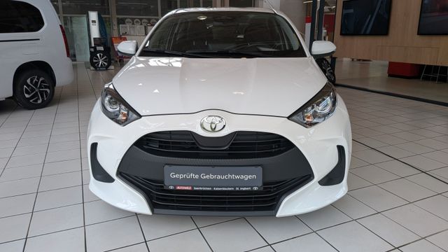 Fahrzeugabbildung Toyota Yaris 1.5 Business Edition KlimaA,Navi,SHZ,ACC