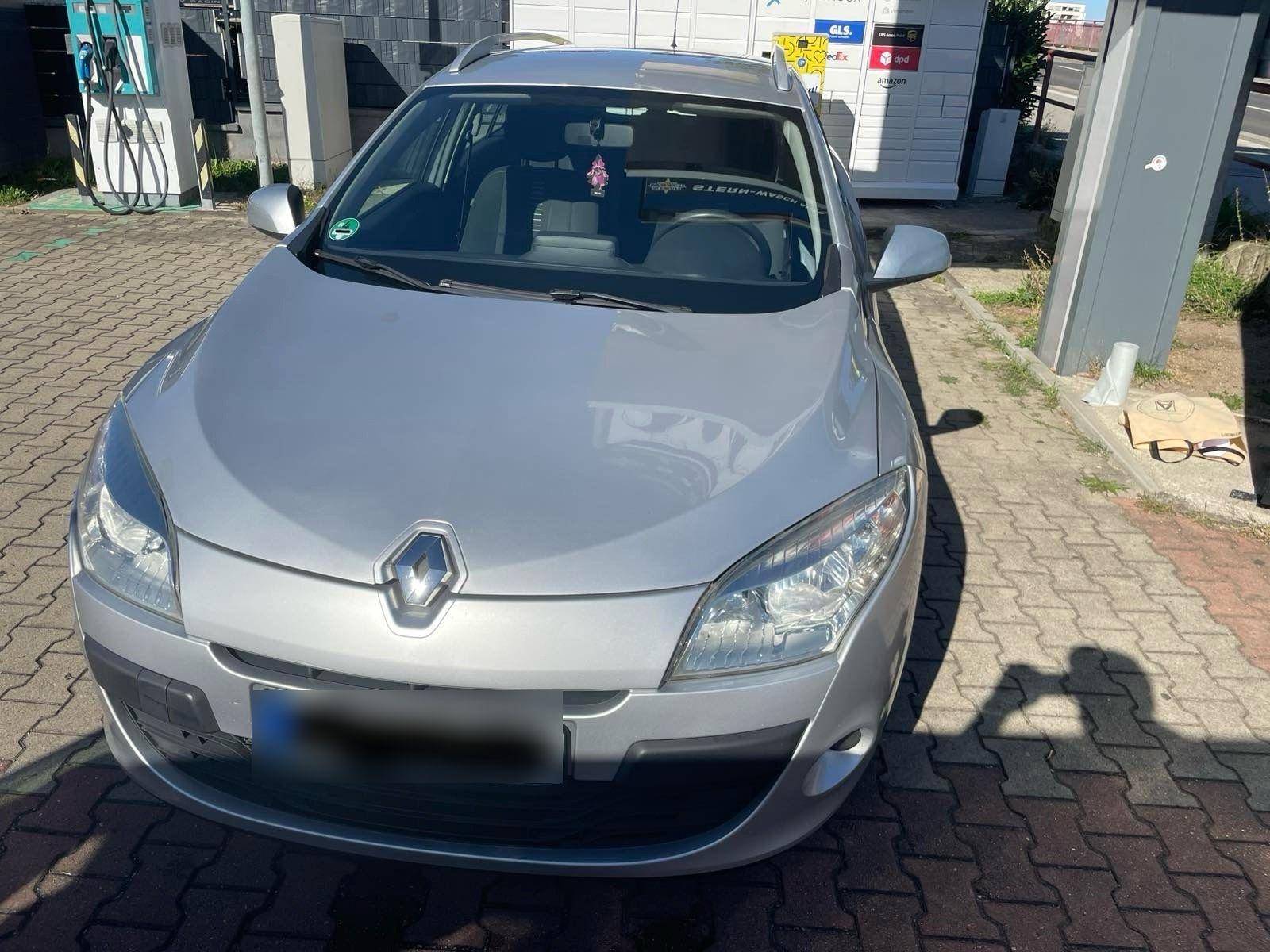 Renault Megane 2011 — rear view