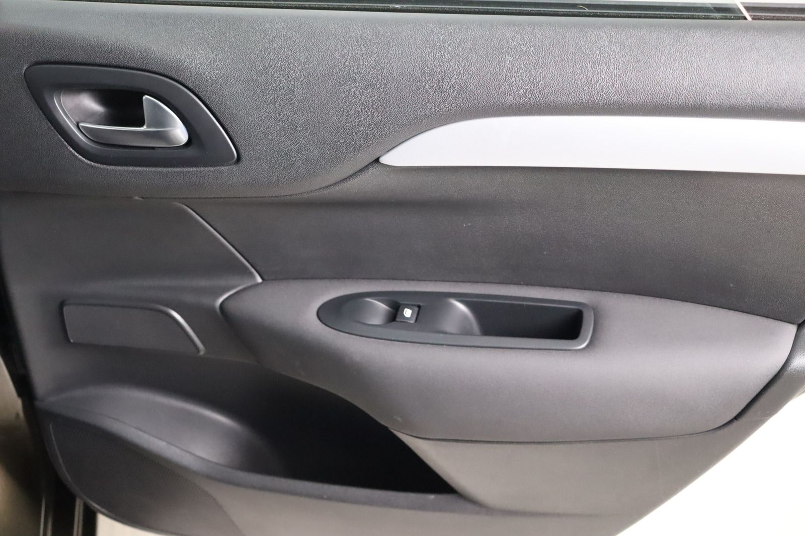 Fahrzeugabbildung Citroën C4 1.6 * HU 03.2028 * Selection