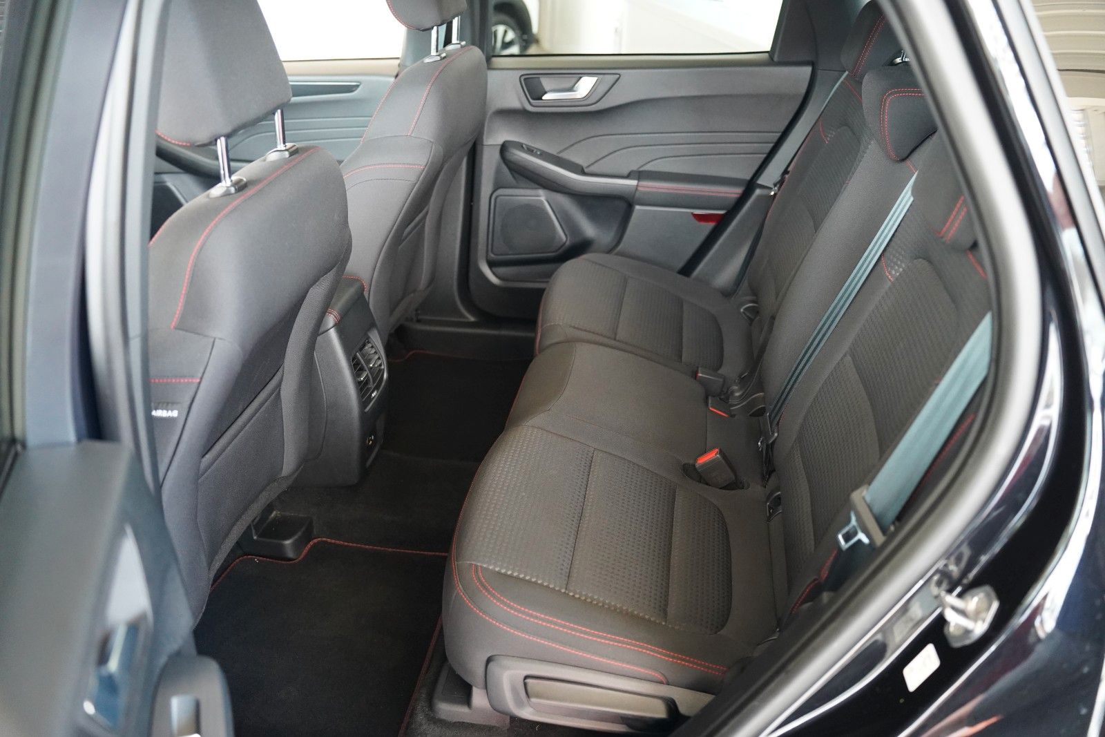 Fahrzeugabbildung Ford Kuga PHEV ST-Line*AHK schwenkb.*Winter-P.*19Zoll
