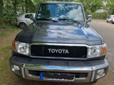 Toyota Land Cruiser GRJ76 VX 272 PS - Toyota Land Cruiser mit Benzin-Antrieb: Geländewagen