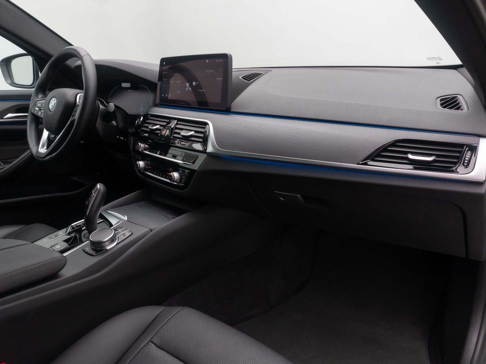 Fahrzeugabbildung BMW 530e ACC 360° HUD DAB Memory Alarm Leder Sport
