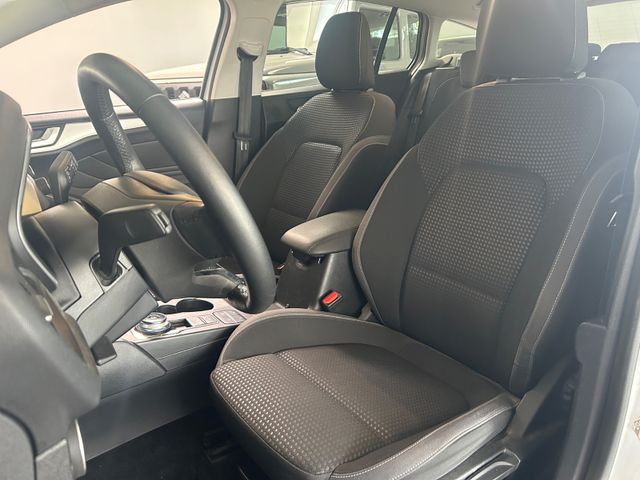 Fahrzeugabbildung Ford Focus Turnier Cool & Connect Automatik