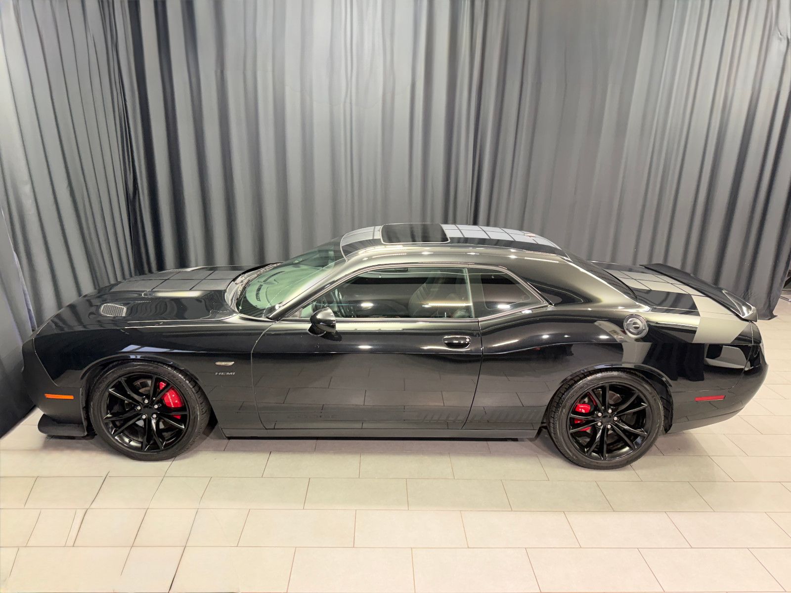 Fahrzeugabbildung Dodge Challenger 5.7 RT|LEDER|NAVI|SCHIEBEDACH|