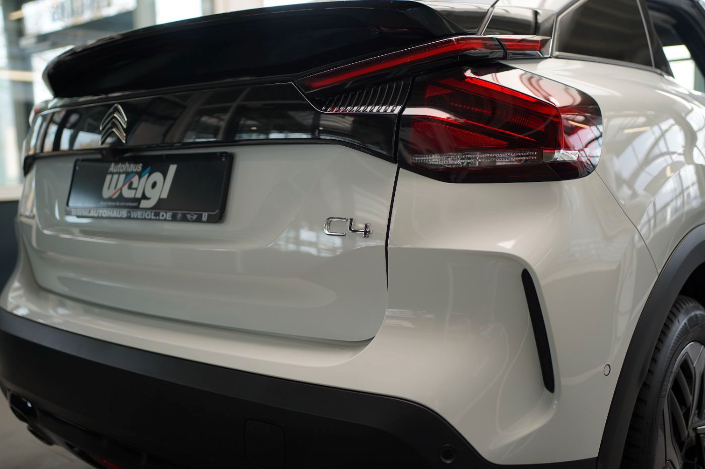 Fahrzeugabbildung Citroën C4 PureTech 130 Shine Kälte Paket Navi DAB Klima