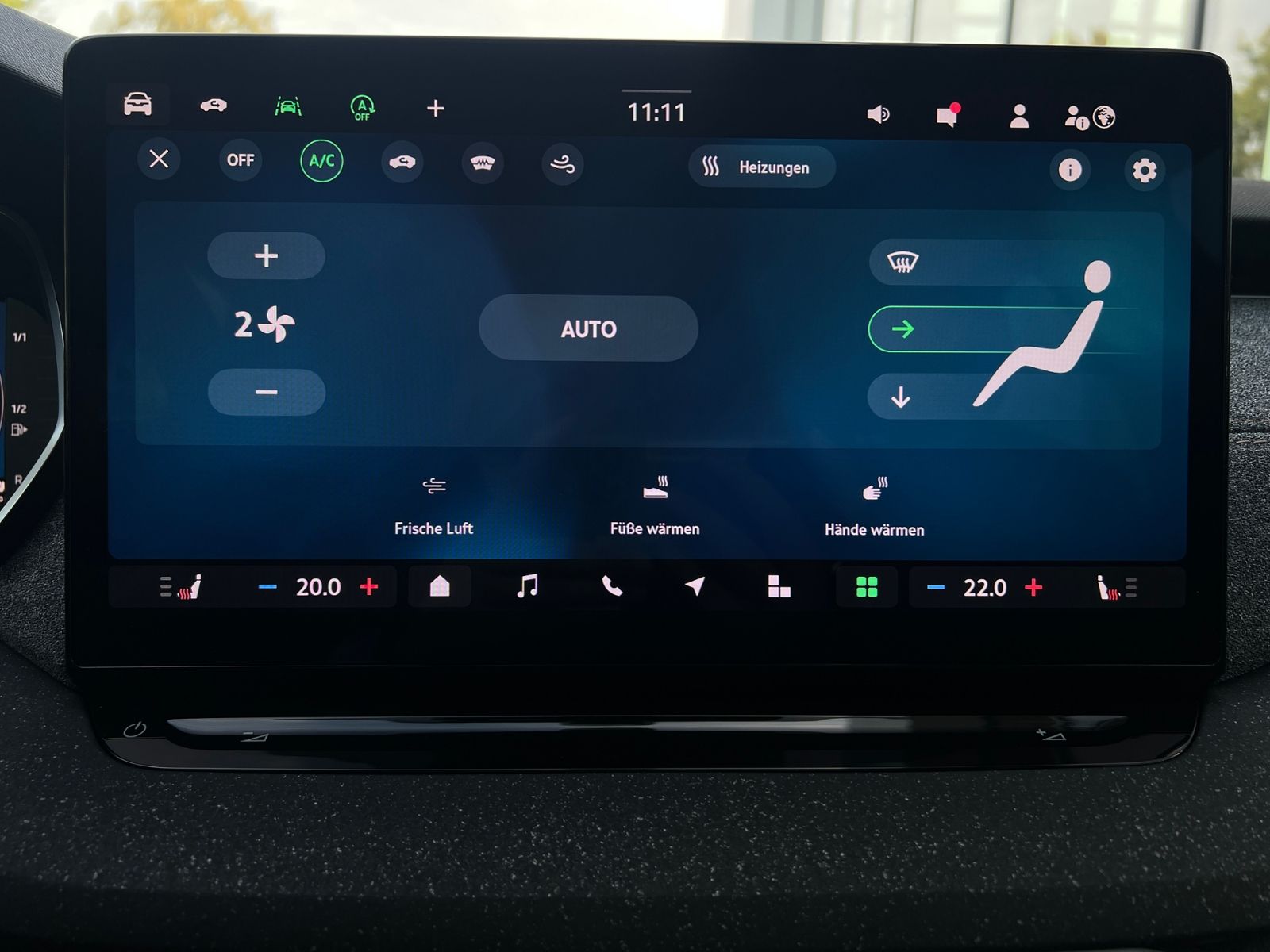 Fahrzeugabbildung SKODA Octavia Combi Tour 2.0 TDI DSG *AHK, LED, ACC, K