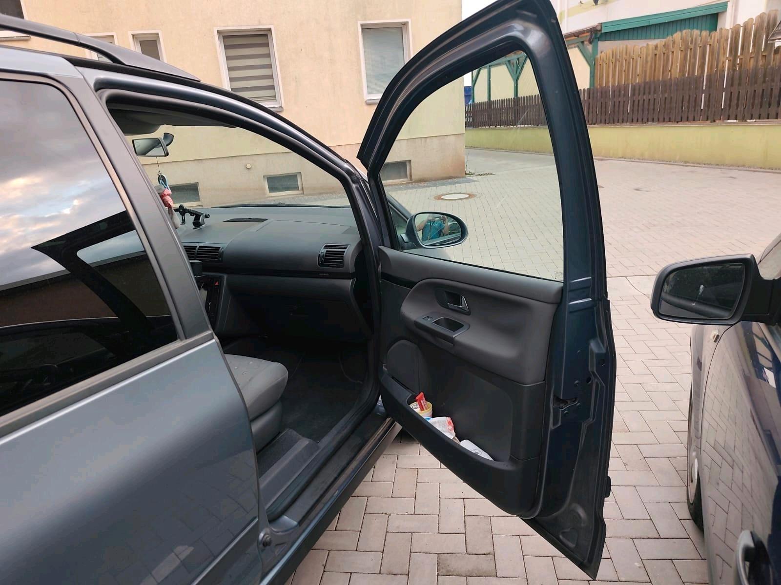 Volkswagen Sharan 2010 — photo 7