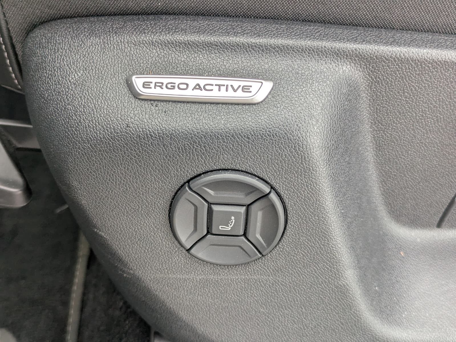 Fahrzeugabbildung Volkswagen Tayron 2.0 TDI 4M R-Line 7Si*MATRIX*AHK*PANO*HUD