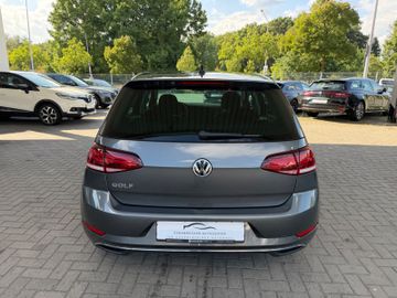 Volkswagen Golf - 6