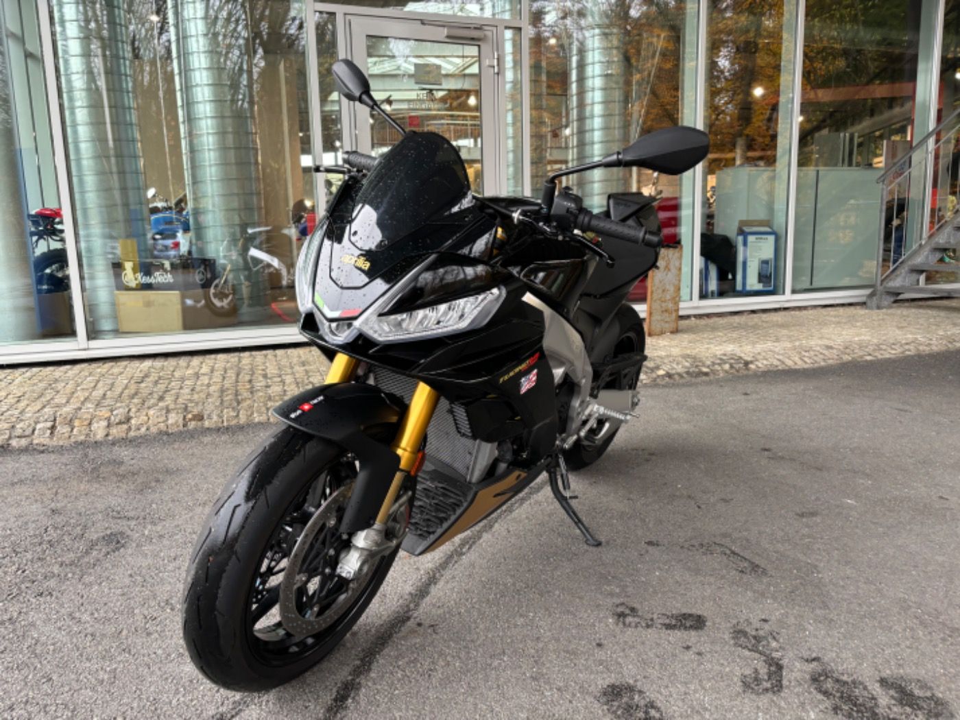 Fahrzeugabbildung Aprilia Tuono V4 Factory 1100 Ultra Dark aus 1. Hand