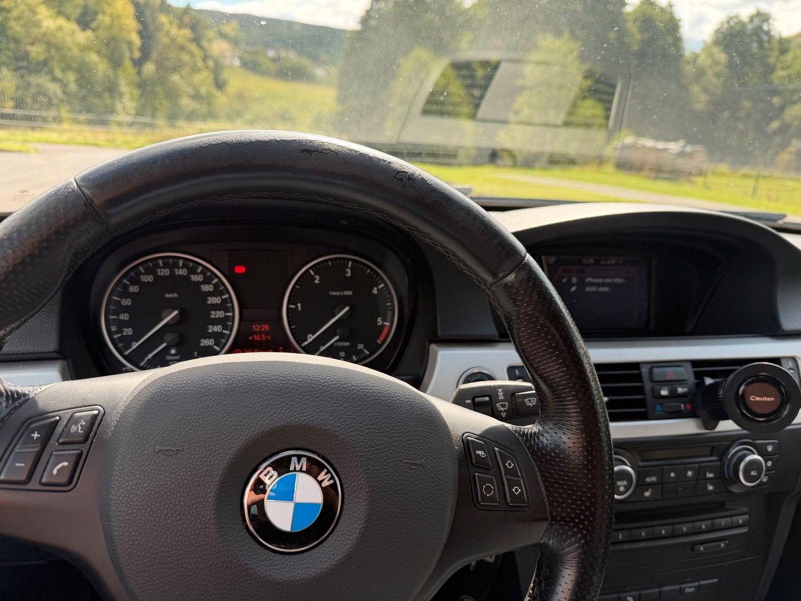 BMW 320 2012 — photo 11