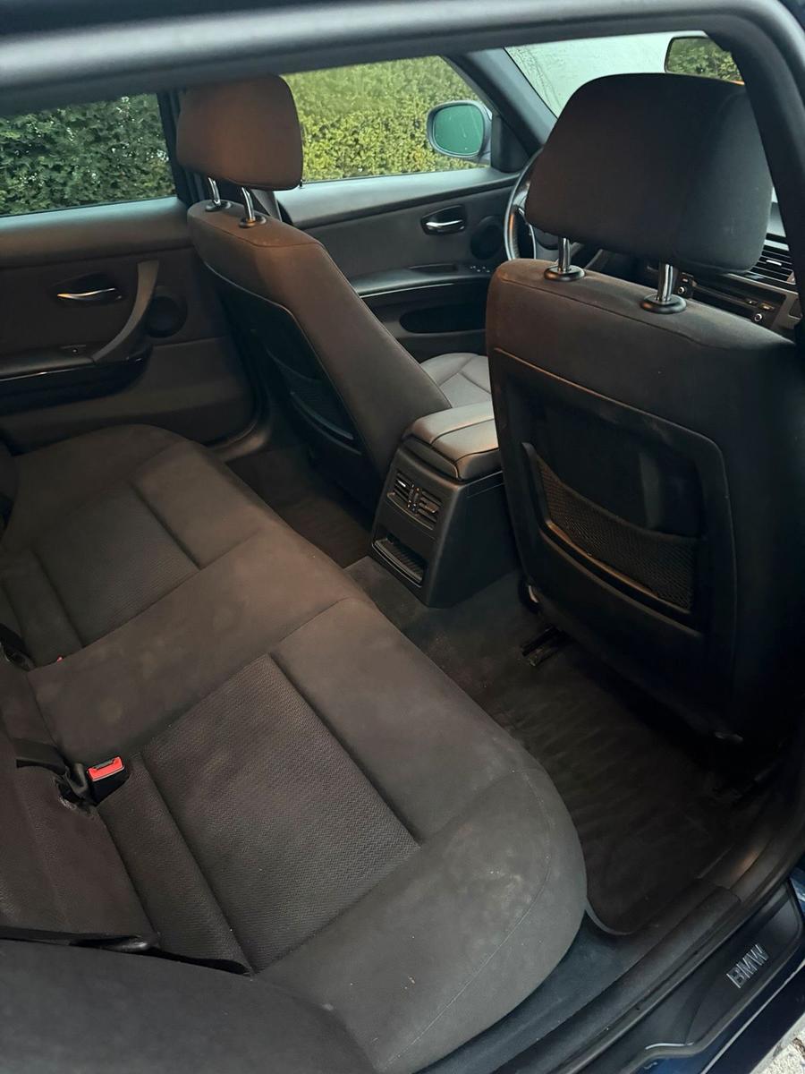 BMW 320 2011 — photo 13