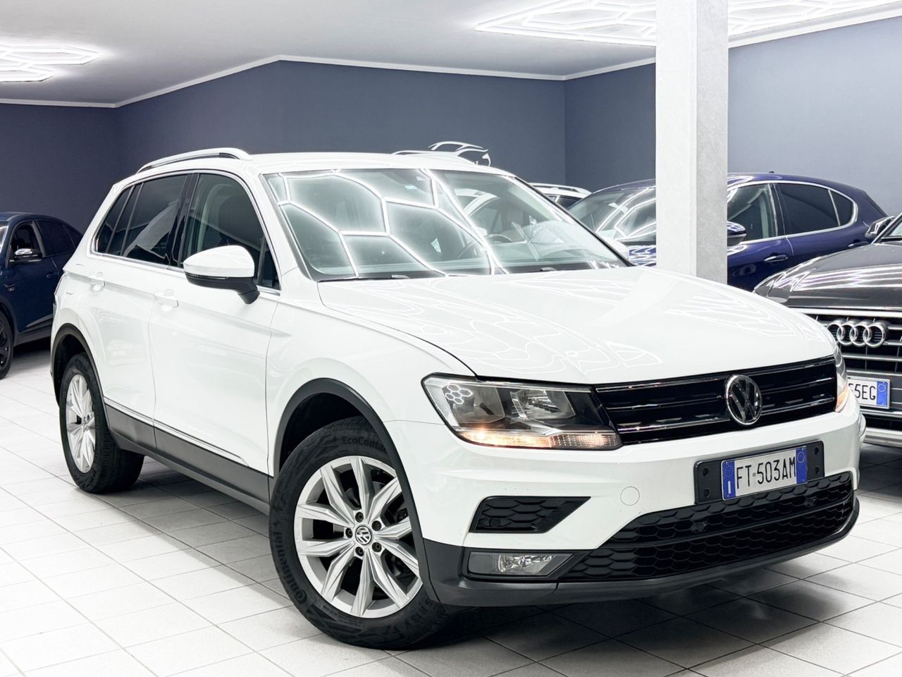 Volkswagen Tiguan - 1