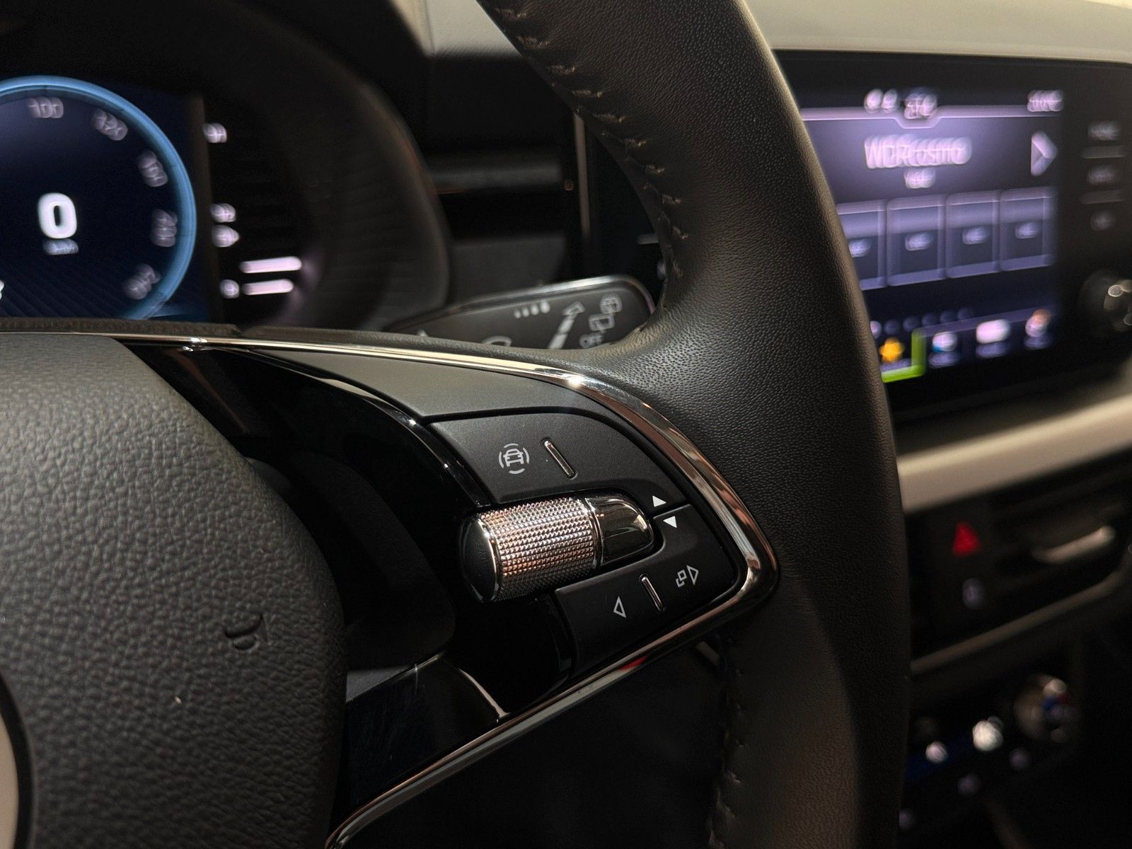 Fahrzeugabbildung SKODA Kamiq Ambition 1.0TSI / Android-Apple CarPlay