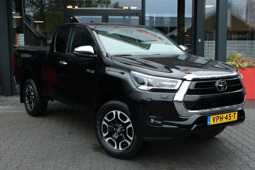 Toyota Hilux 2.4 D-4D X-TRA CAB COMFORT 4WD VAN  